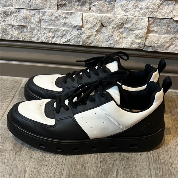 Ecco 720 Street wear Black and White Low-Top Sneakers  size 44 / US 10-10.5 - Picture 4 of 12